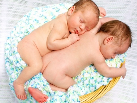 Mengetahui Tanda-Tanda Hamil Kembar