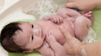 Cara Merawat Kulit Bayi Usia 0-6 Bulan